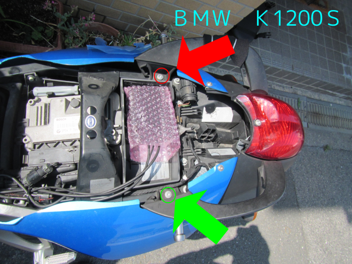 BMW K1200Sトップケース用キャリア装着　ねじ山修理